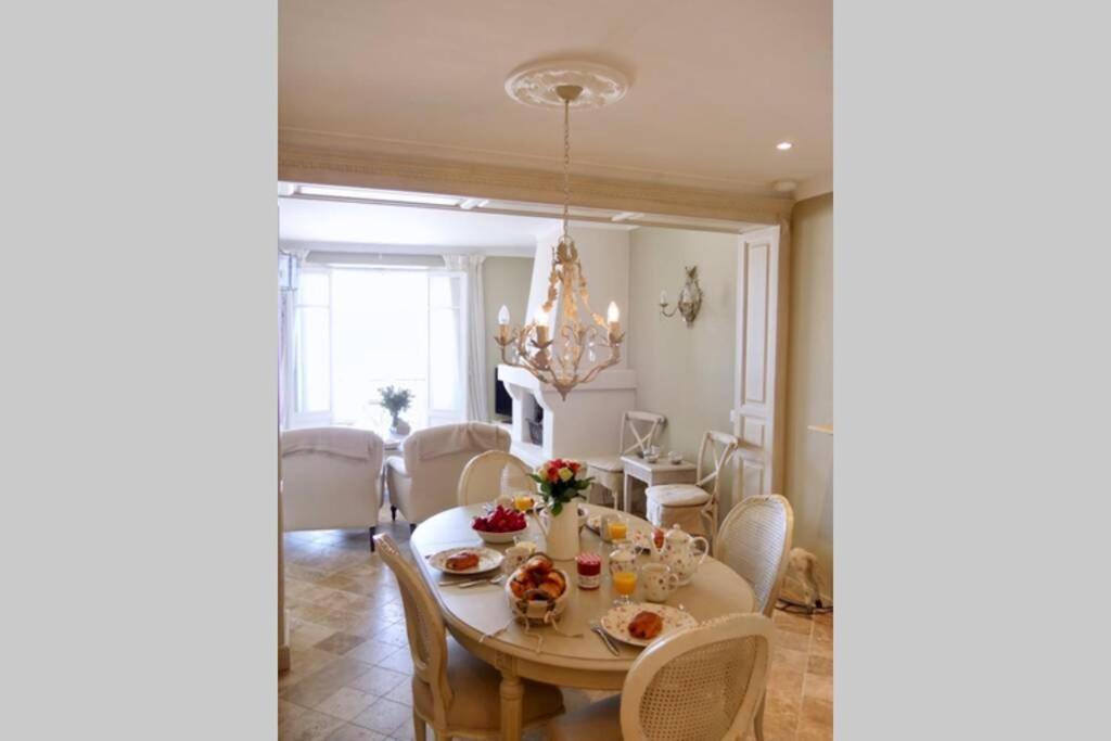 Bord De Mer - Ac, Wifi, Chic, Sea View, Beach 2 Minutes Walk アンティーブ エクステリア 写真