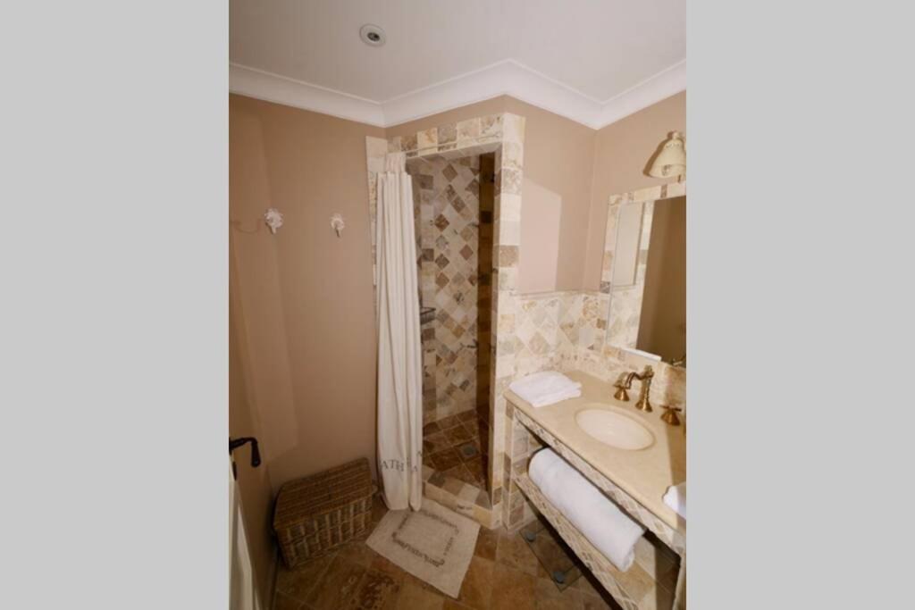 Bord De Mer - Ac, Wifi, Chic, Sea View, Beach 2 Minutes Walk アンティーブ エクステリア 写真